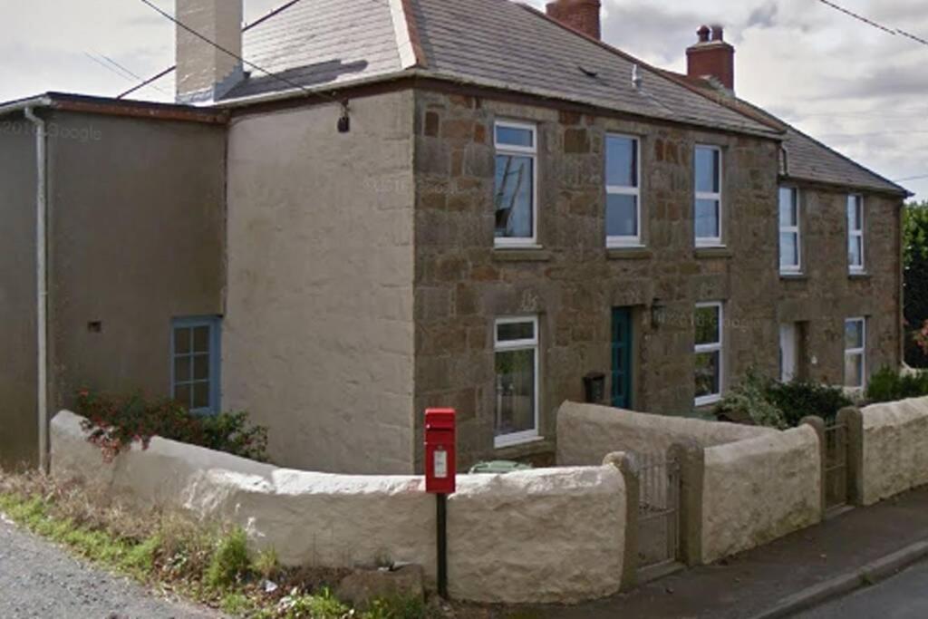 Cosy 2-Bedroom Family Cottage Centrally Located. Leedstown Exteriör bild