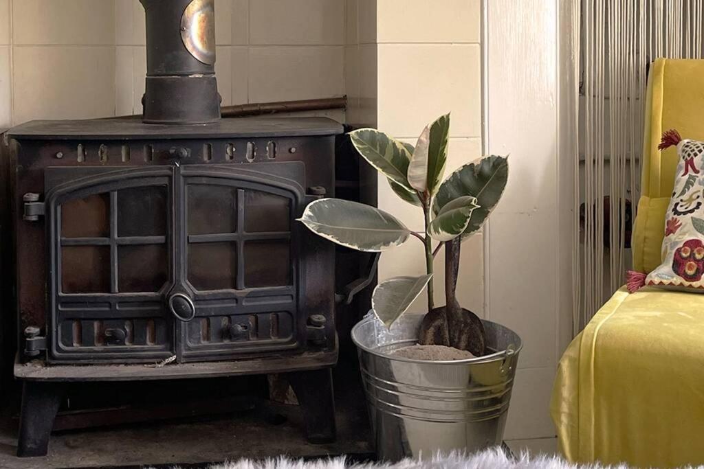 Cosy 2-Bedroom Family Cottage Centrally Located. Leedstown Exteriör bild
