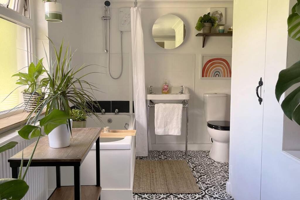 Cosy 2-Bedroom Family Cottage Centrally Located. Leedstown Exteriör bild